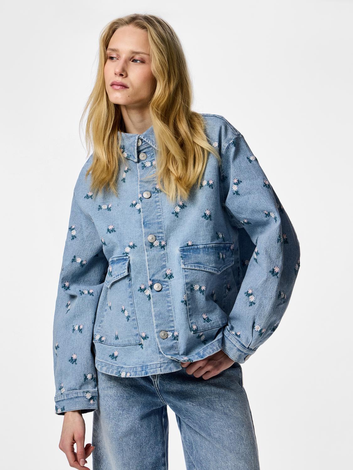 model_shot-front